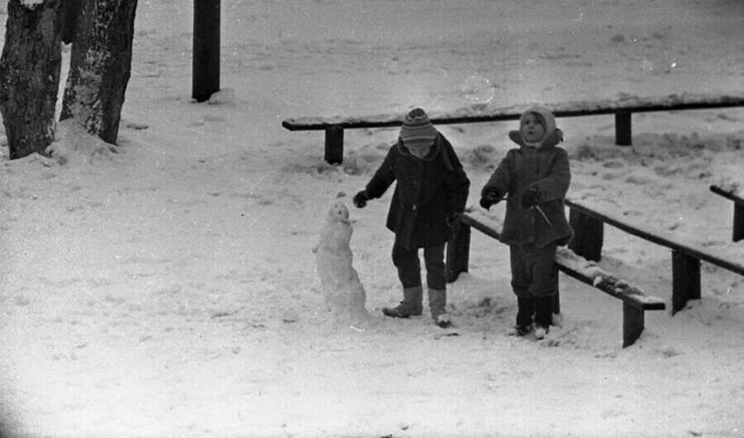 Блог - 15 старых фотографий, доказывающих, что в России всегда любили снеговиков 15 старых фотографий, доказывающих, что в России всегда любили снеговиков