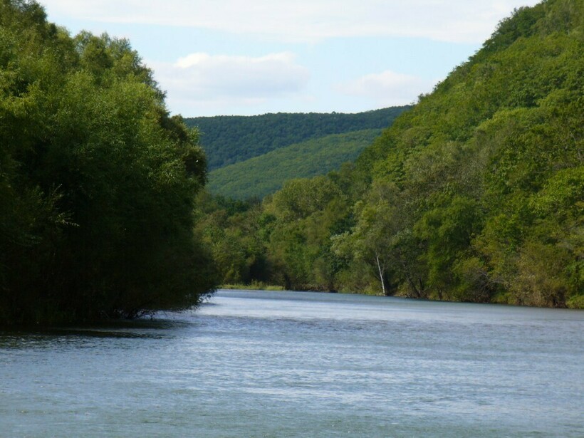 На реке Авакуумовка стоит село Михайловка, где проживают тазы. Фото: baikal.shamora.info На реке Авакуумовка стоит село Михайловка, где проживают тазы. Фото: baikal.shamora.info