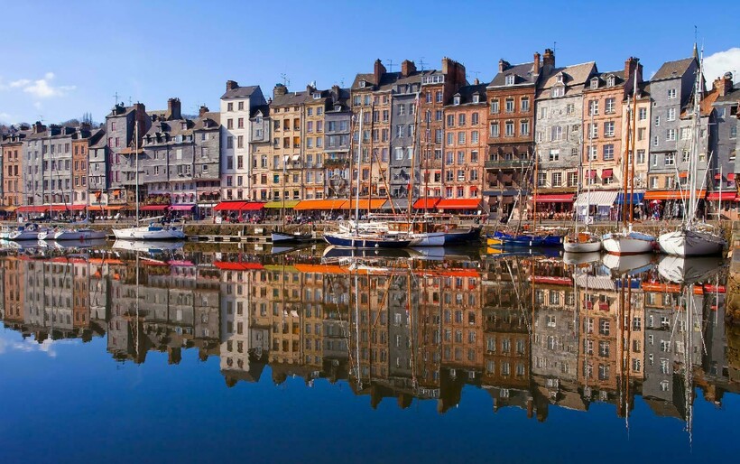 Главная достопримечательность Онфлера — старинная гавань. Фото: normandie-tourisme.fr Главная достопримечательность Онфлера — старинная гавань. Фото: normandie-tourisme.fr