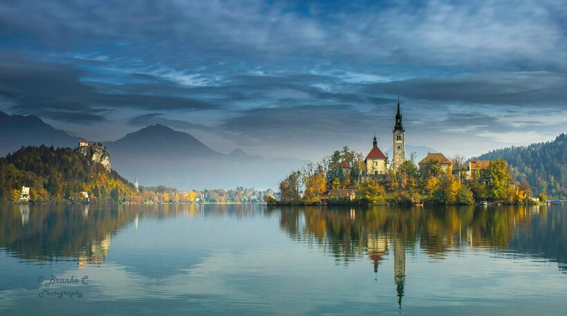 Островок с церковью — достопримечательность озера Блед. Фото: travelslovenia.org Островок с церковью — достопримечательность озера Блед. Фото: travelslovenia.org