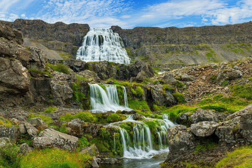 Знаменитые водопады Блэкуотер-Фолс. Фото: gowandering.com Знаменитые водопады Блэкуотер-Фолс. Фото: gowandering.com
