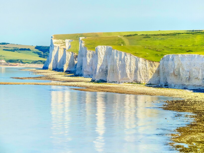 Белые утесы Дувра — знаковая достопримечательность графства Кент. Фото: uk.trip.com Белые утесы Дувра — знаковая достопримечательность графства Кент. Фото: uk.trip.com