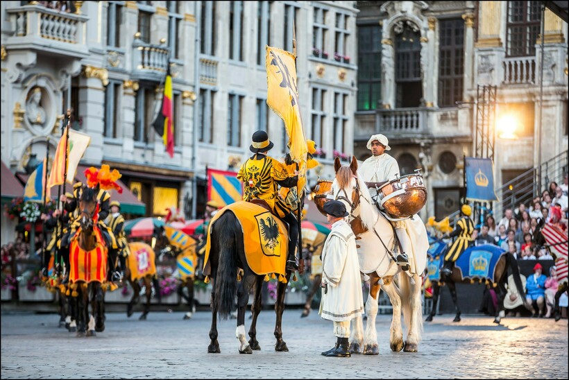 Фестиваль Оммеганг — великолепный праздник в средневековом стиле. Фото: arrivalguides.com Фестиваль Оммеганг — великолепный праздник в средневековом стиле. Фото: arrivalguides.com