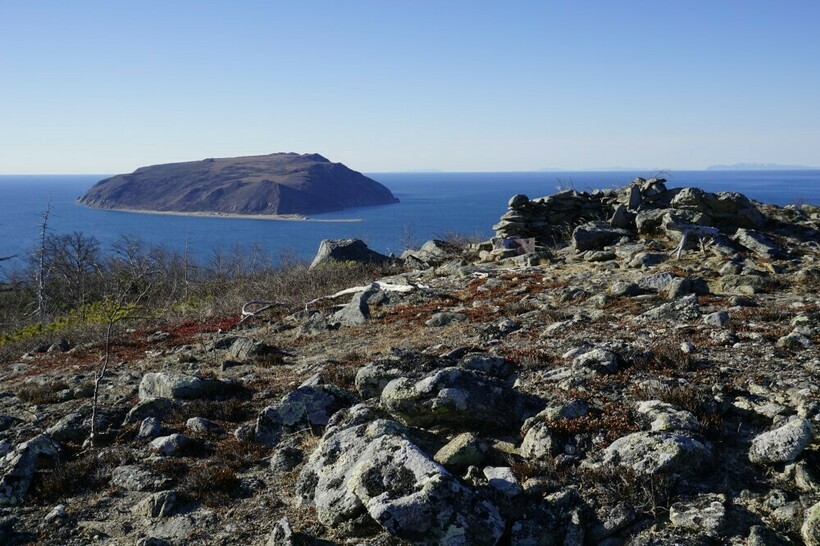 Остров Недоразумения на дальнем плане. Фото: magadansky.livejournal.com Остров Недоразумения на дальнем плане. Фото: magadansky.livejournal.com