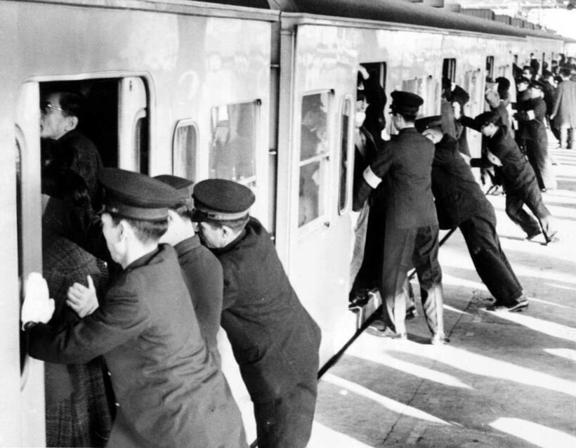 15 красноречивых фото о том, как Япония жила в 1950-е годы 