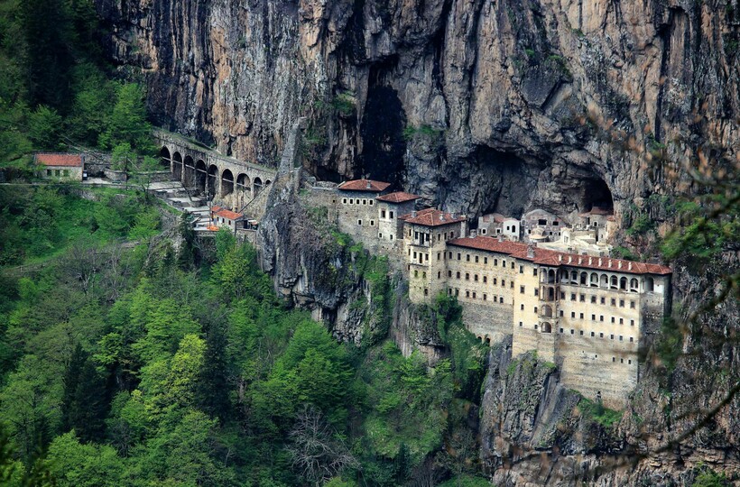 Монастырь Сумела. Фото: yenisafak.com Монастырь Сумела. Фото: yenisafak.com