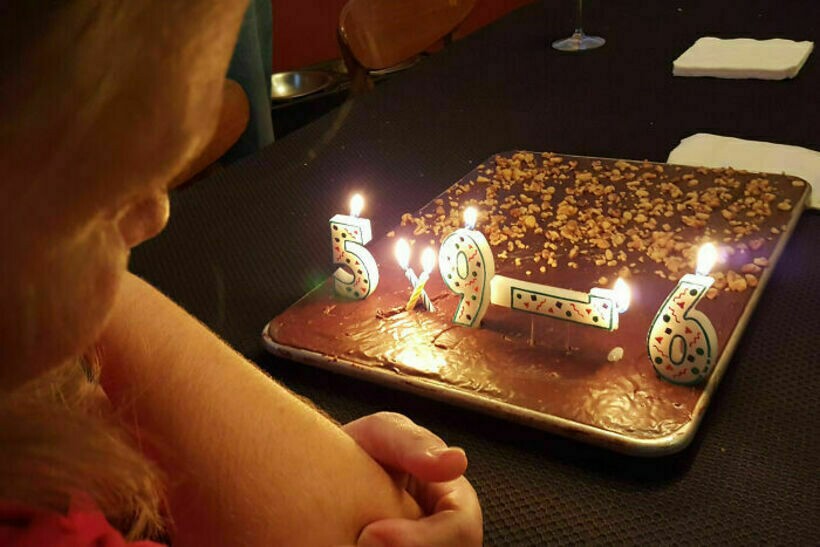 Блог - 14 ироничных снимков от именинников, чей праздник не задался 14 ироничных снимков от именинников, чей праздник не задался