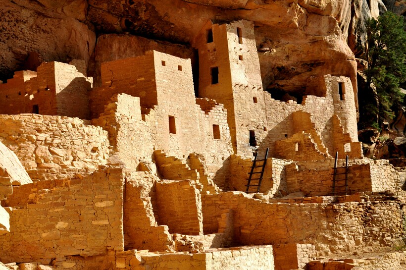 Сооружения в скале. Фото: tourpedia.ru Сооружения в скале. Фото: tourpedia.ru