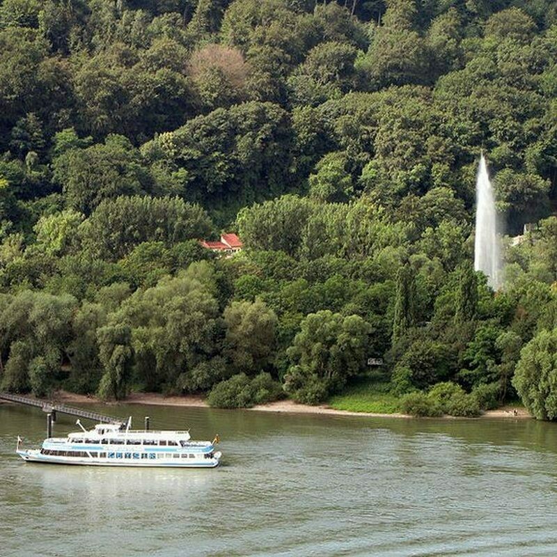 Немецкий Андернах (Andernach) — самый высокий холодный гейзер. Фото: Wikimedia Commons Немецкий Андернах (Andernach) — самый высокий холодный гейзер. Фото: Wikimedia Commons