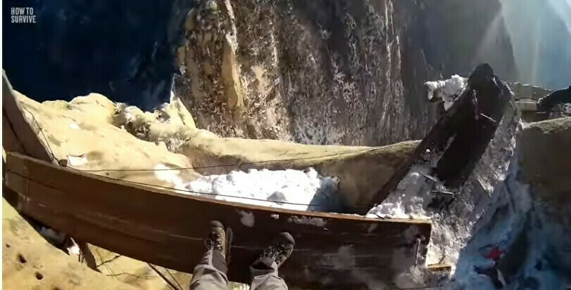 Блог - Как выглядит тропа смерти: сумасшедшее видео похода на гору Хуашань Как выглядит тропа смерти: сумасшедшее видео похода на гору Хуашань