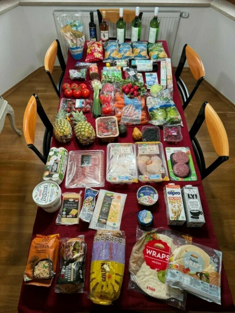 Блог - От Аляски до России: 14 человек показали, сколько стоят продукты там, где они живут От Аляски до России: 14 человек показали, сколько стоят продукты там, где они живут