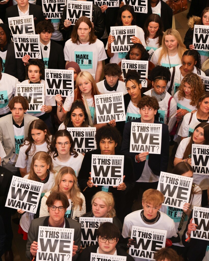 Музыкантов также поддержали британские студенты. Фото: washingtonpost.com/ Музыкантов также поддержали британские студенты. Фото: washingtonpost.com/