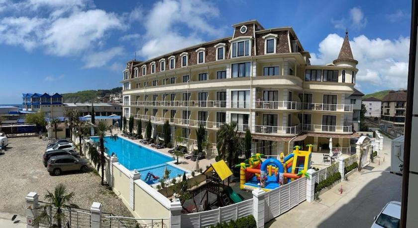 Grand-Shato Hotel