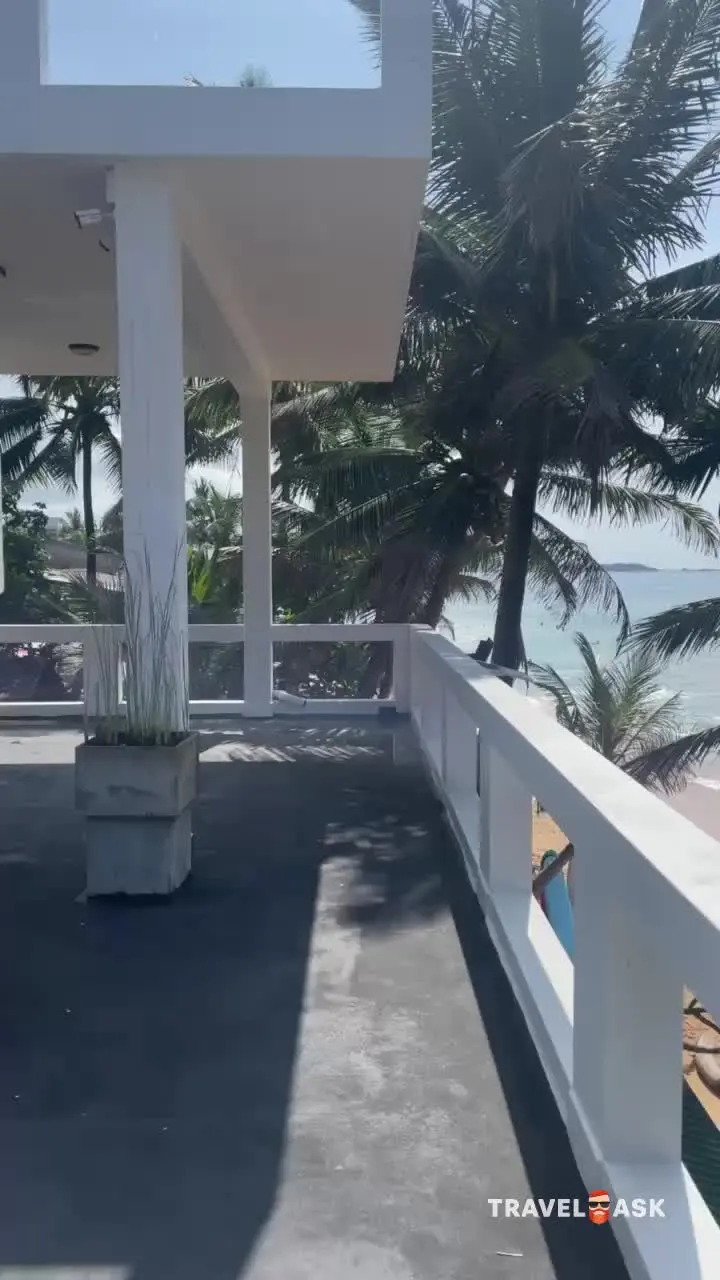 Royal Beach Hotel & Restaurant