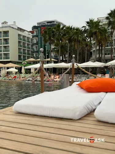 Elegance Hotel