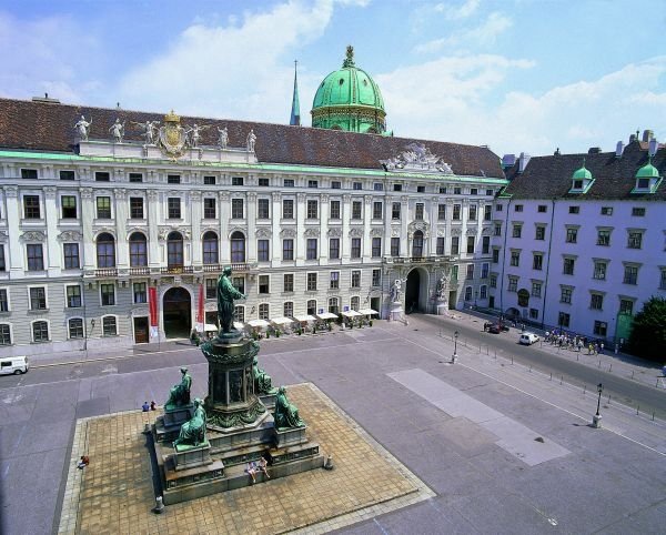 Резиденция Imperial Palace