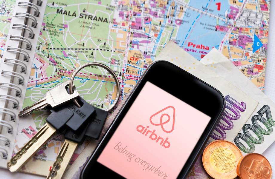 Airbnb временно прекращает работу в России и Белоруссии