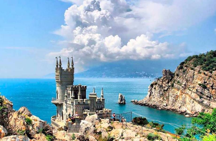В Крыму отменили масочный режим и QR-коды