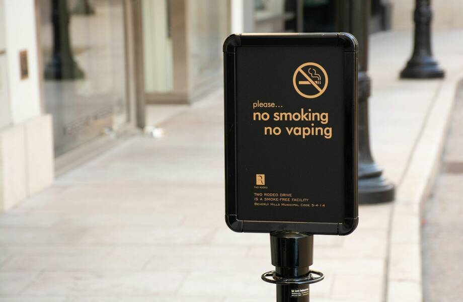 На Мальдивах запретили курить зумерам На Мальдивах запретили курить зумерам