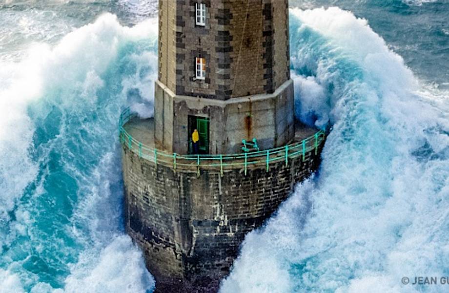28 самых красивых старинных маяков, на которые невозможно насмотреться
