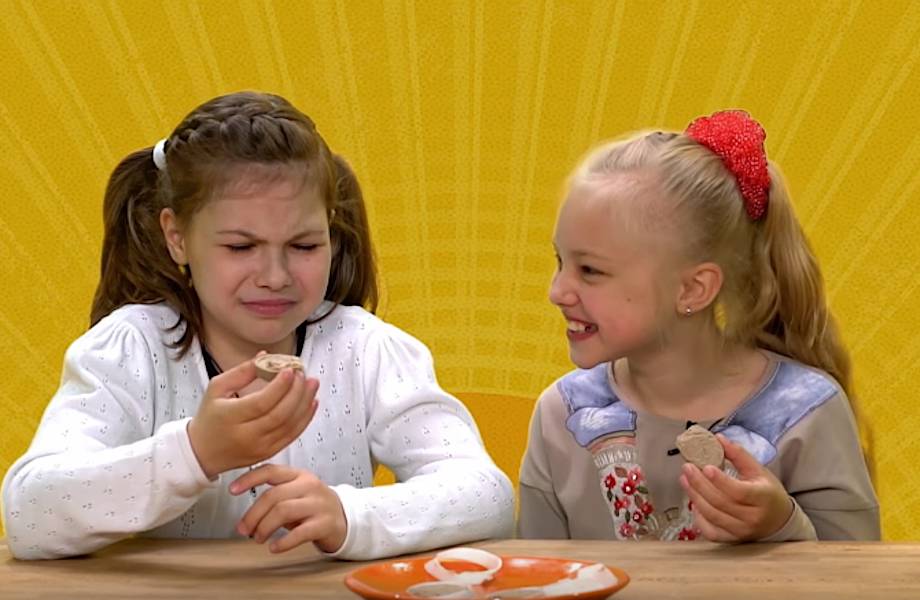 Современным детям дали попробовать вкусности из 80-х! Такой реакции вы точно не ожидали!