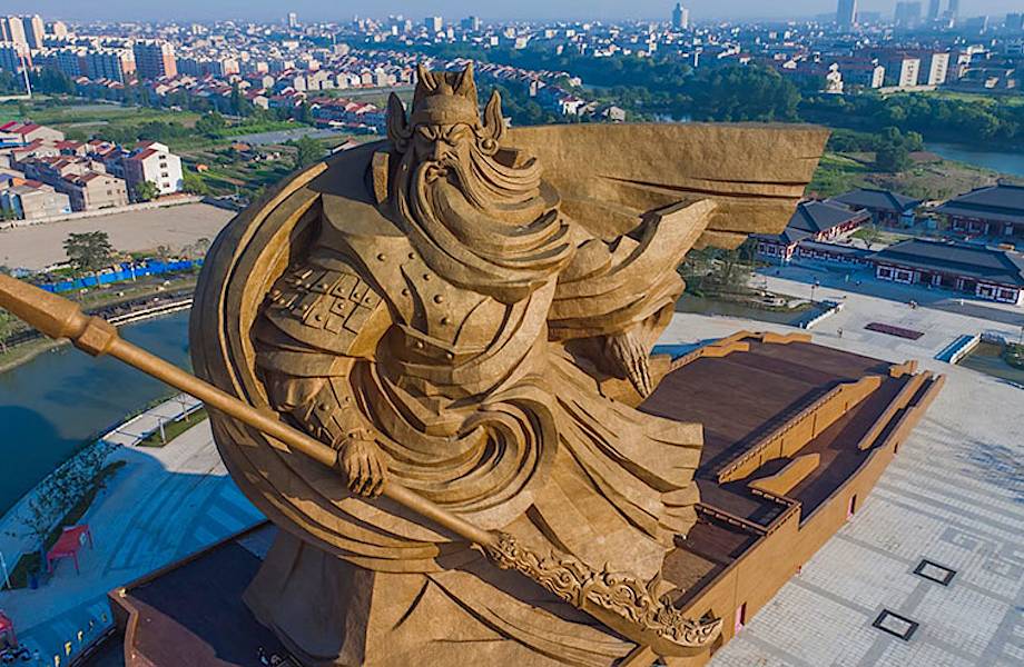 В Китае представили эпическую статую бога войны весом в 1320 тонн