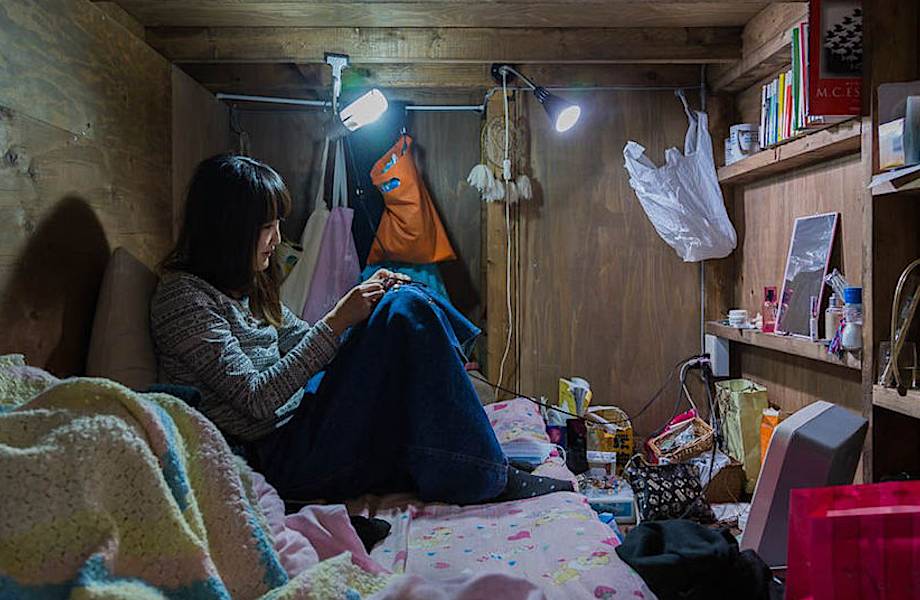 13 снимков о том, как японцам живется в капсулах