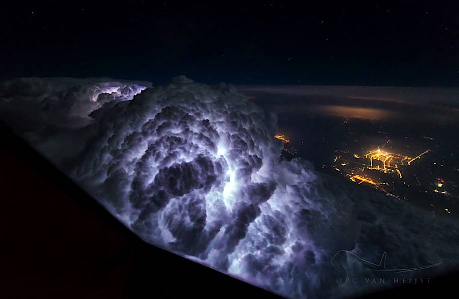 10 умопомрачительных фотографий неба и штормов от пилота Боинга 747