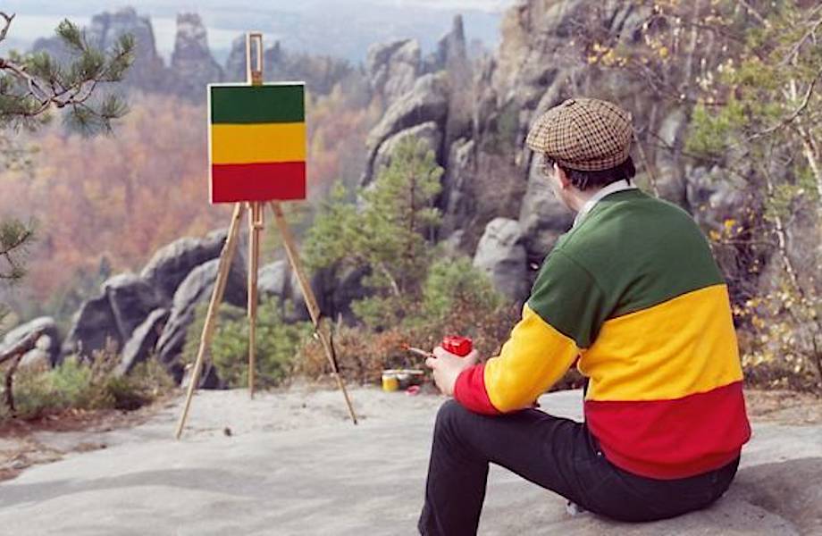 Художник ездит по потрясающим местам, чтобы нарисовать там... принт своей рубашки