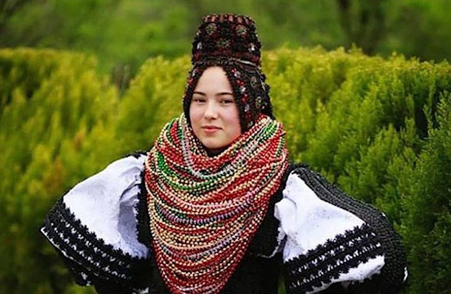 15 самых удивительных свадебных нарядов жениха и невесты из разных стран