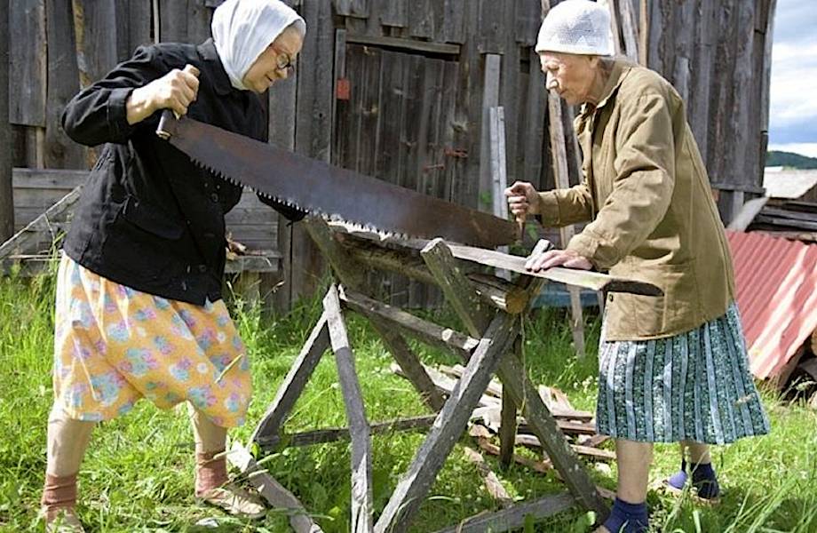Фотопроект о жизни двух старушек в русской глубинке, прославивший фотографа из США