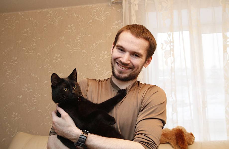 Из Мурманска до Владивостока за 57 дней: мужчина с котом путешествуют автостопом