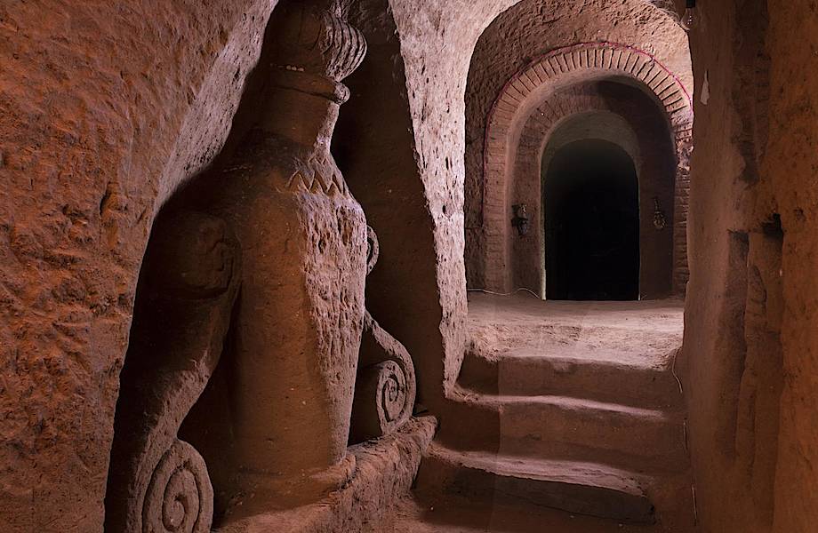 Когда сложно остановиться: армянин копал погреб, а выкопал 20-метровый храм Когда сложно остановиться: армянин копал погреб, а выкопал 20-метровый храм