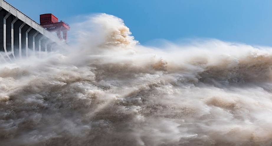 Фото дня: спуск воды с плотины «Три ущелья»