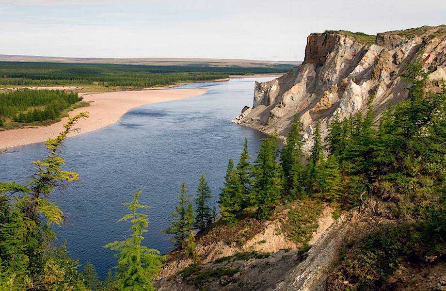 Кратер Попигай, который содержит самые крупные запасы редчайших алмазов в мире 