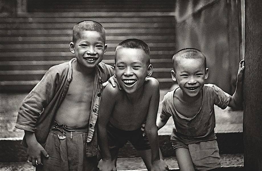 Шедевральные уличные фотографии Фань Хо о жизни в Гонконге 50-60-х годов 
