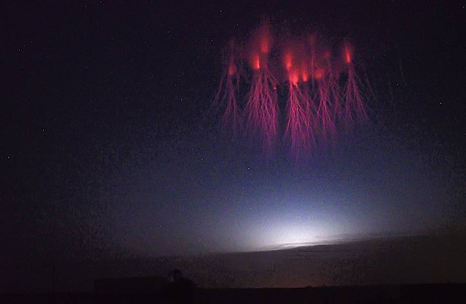 Видео: Спрайты — самые удивительные молнии, не похожие ни на что