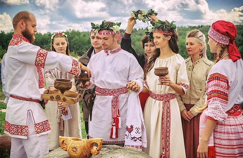 Как не запутаться в родне: кто такие золовки, девери, ятровки, сиблинги и прочие