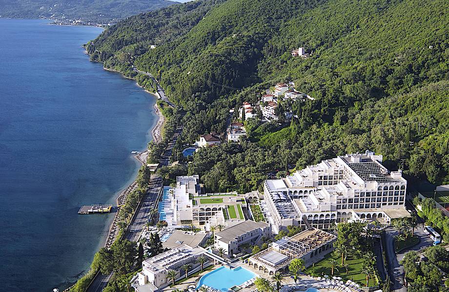Красоты изумрудного острова вместе с серф-гидом — только в MarBella Corfu
