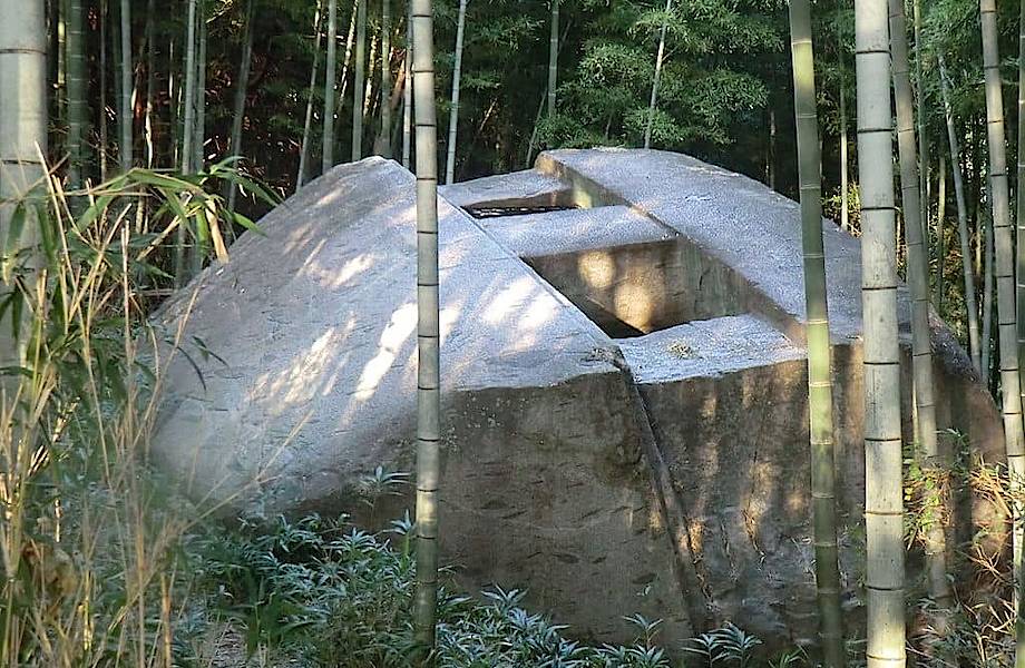 Мегалиты Японии: какая цивилизация создала огромные загадочные глыбы на островах 
