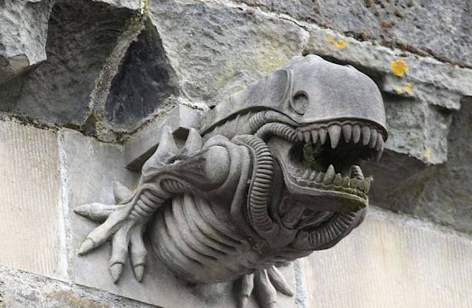 Почему гаргулья средневекового замка в Шотландии выглядит как Чужой из фильма ужасов