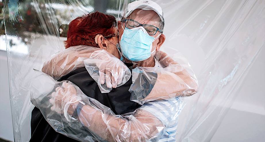 Фото дня: иногда обнять близкого ― бесценно