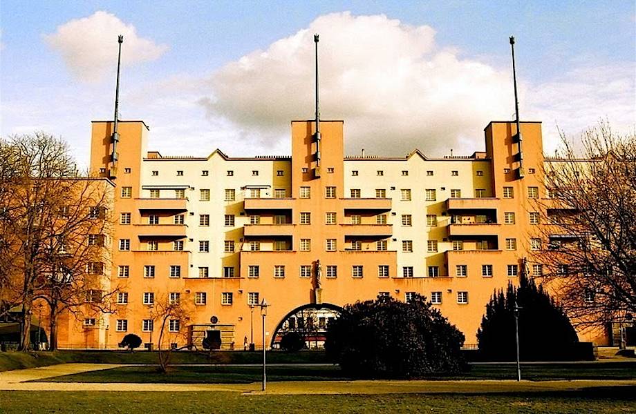 Карл-Маркс-Хоф: как выглядит жилой дом длиной в километр