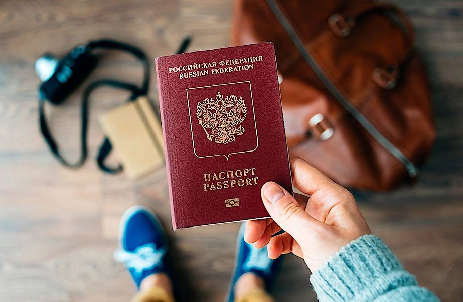Почему паспорта в мире делают с обложками одного из четырех цветов