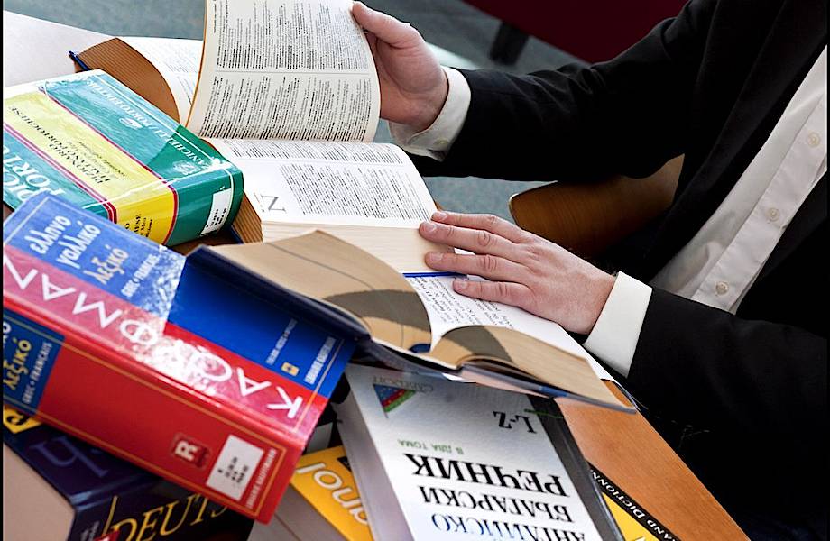 Как искусственный интеллект научили дешифровать древние языки