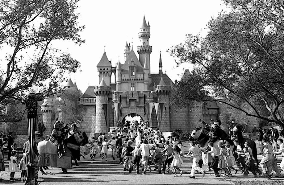 15 винтажных фотографий со дня открытия Диснейленда в 1955 году