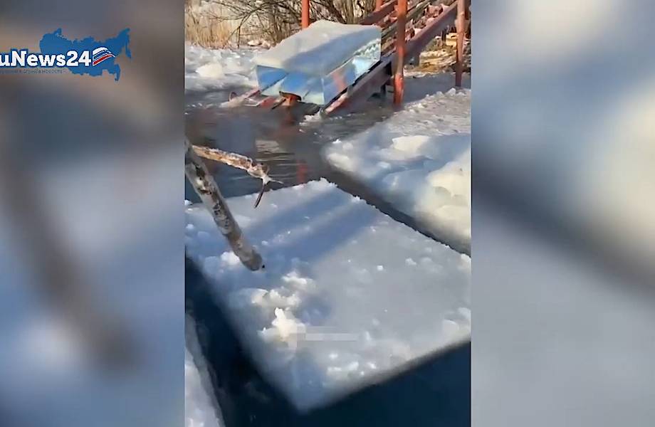 Видео: Как добывают лед для разных ледовых городков