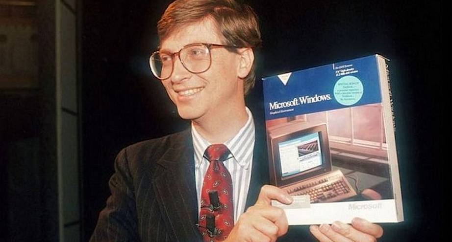 Фото дня: Билл Гейтс и первая операционка Windows