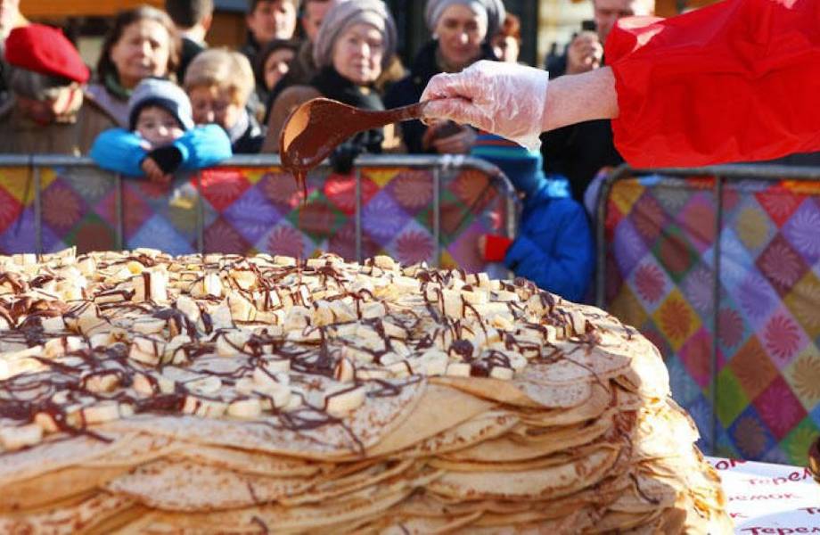 Самса, тарелка овсянки и съедобная монета: самые гигантские блюда в мире