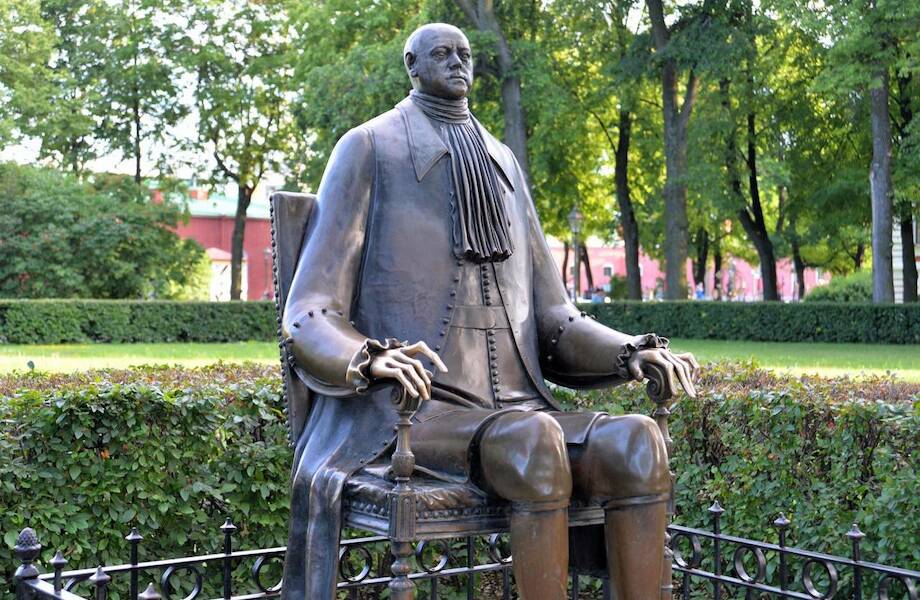 5 самых смешных памятников России по мнению россиян